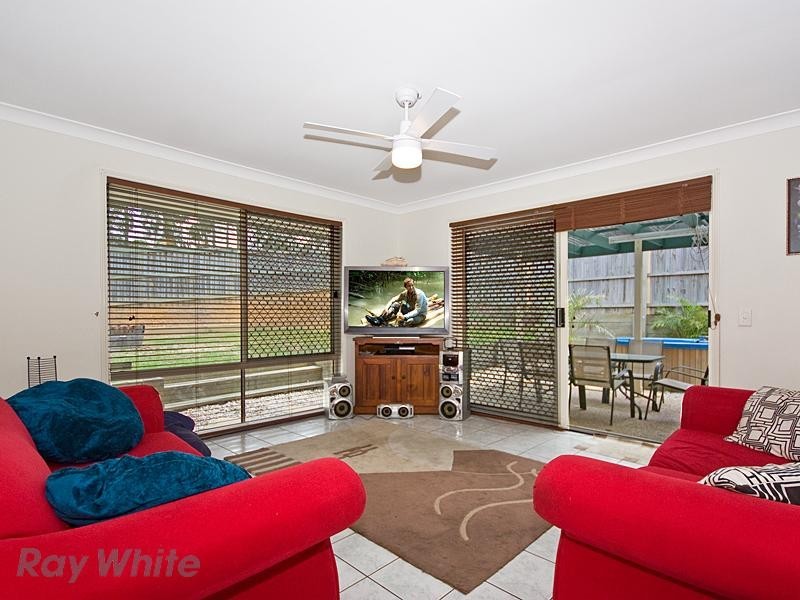 18 Windsor Place, Forest Lake QLD 4078