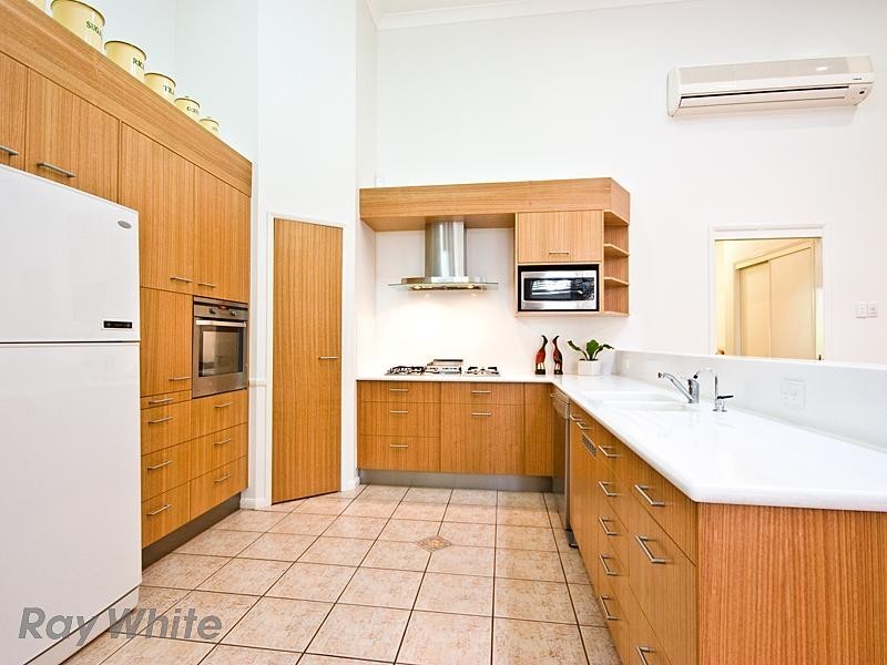 7 Windsor Place, Forest Lake QLD 4078