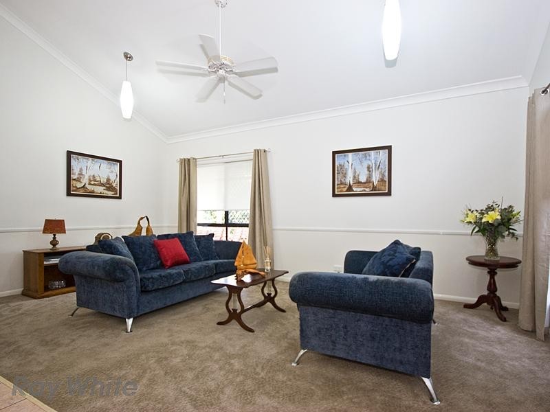 7 Windsor Place, Forest Lake QLD 4078