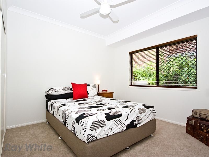 7 Windsor Place, Forest Lake QLD 4078