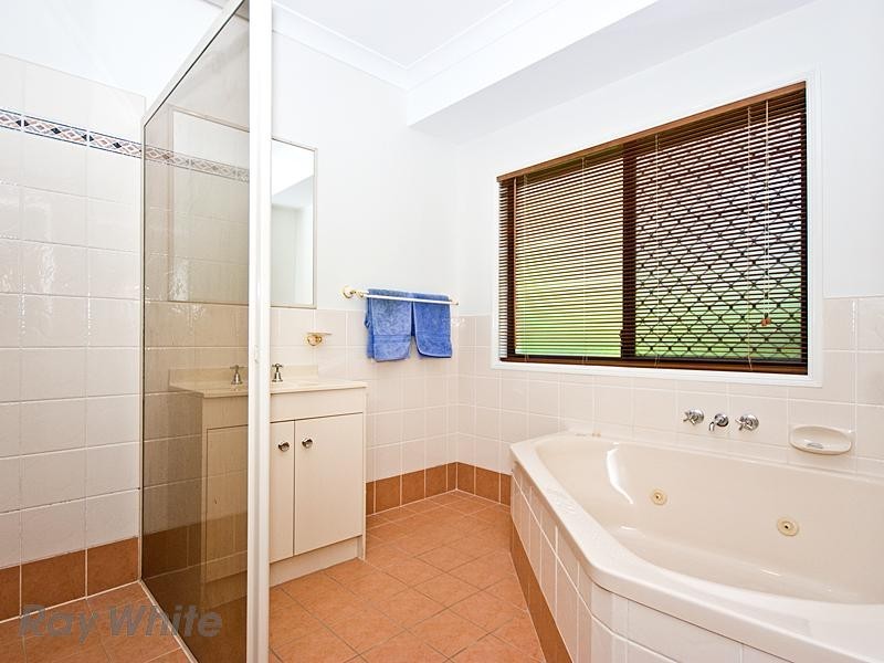 7 Windsor Place, Forest Lake QLD 4078