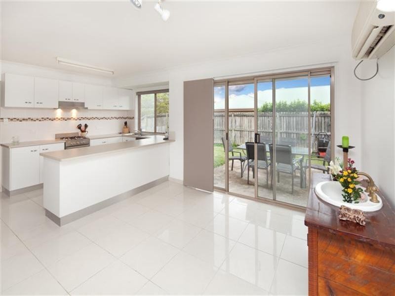 27 Sugarwood Street, Bellbowrie QLD 4070