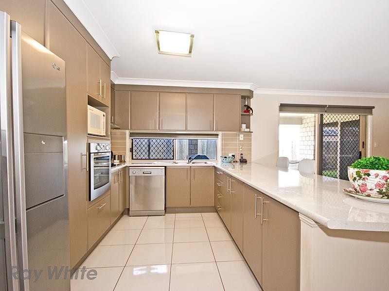 19 Summit Terrace, Forest Lake QLD 4078