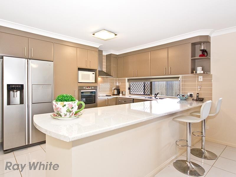 19 Summit Terrace, Forest Lake QLD 4078