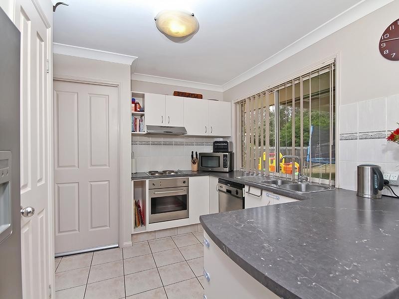 25 Bullen Circuit, Forest Lake QLD 4078