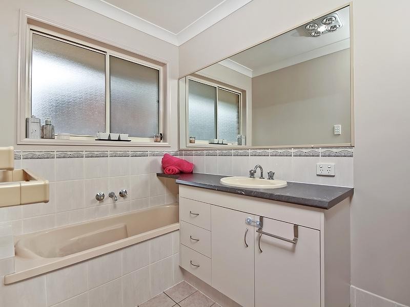 25 Bullen Circuit, Forest Lake QLD 4078