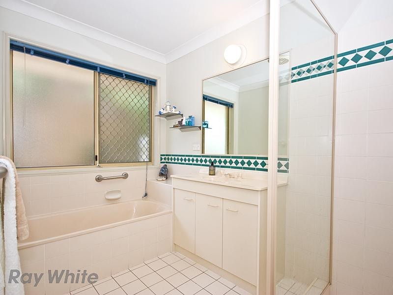 17 Beaufront Place, Forest Lake QLD 4078