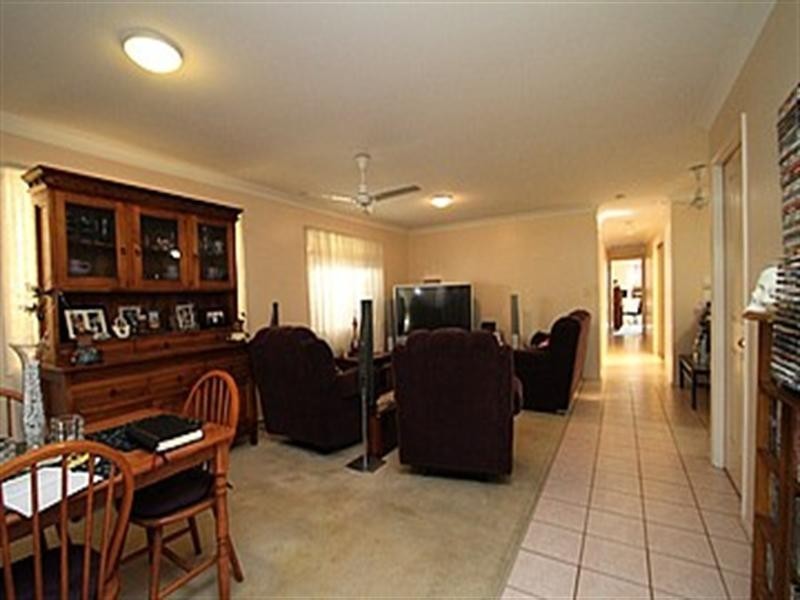 8 Kingsford Street, Forest Lake QLD 4078