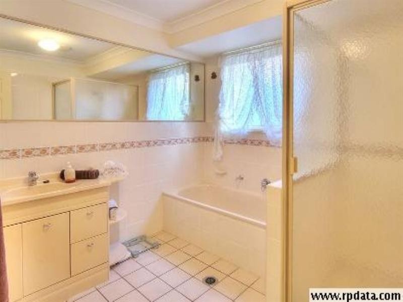 16 Regents Circuit, Forest Lake QLD 4078