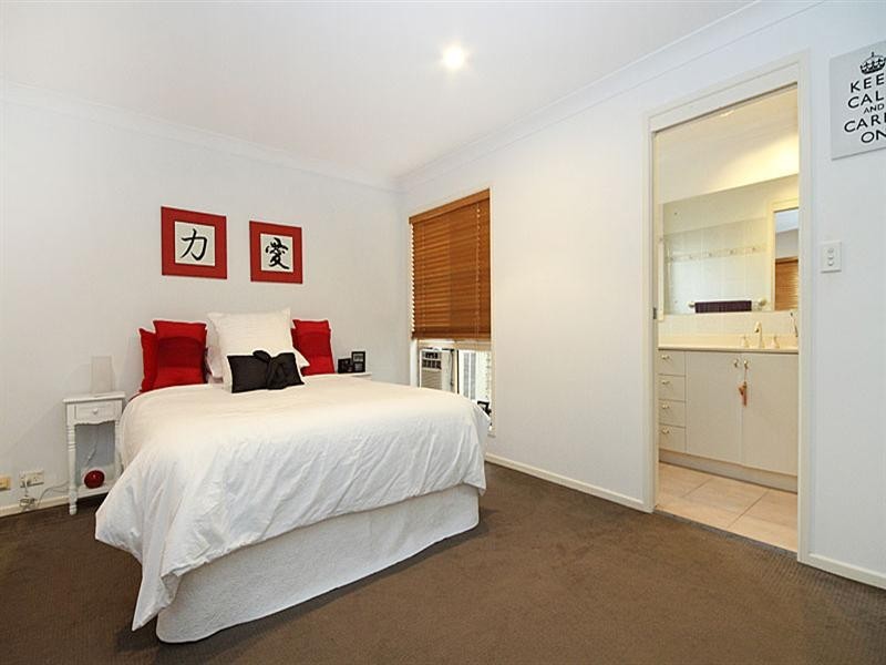 32 Huon Place, Forest Lake QLD 4078