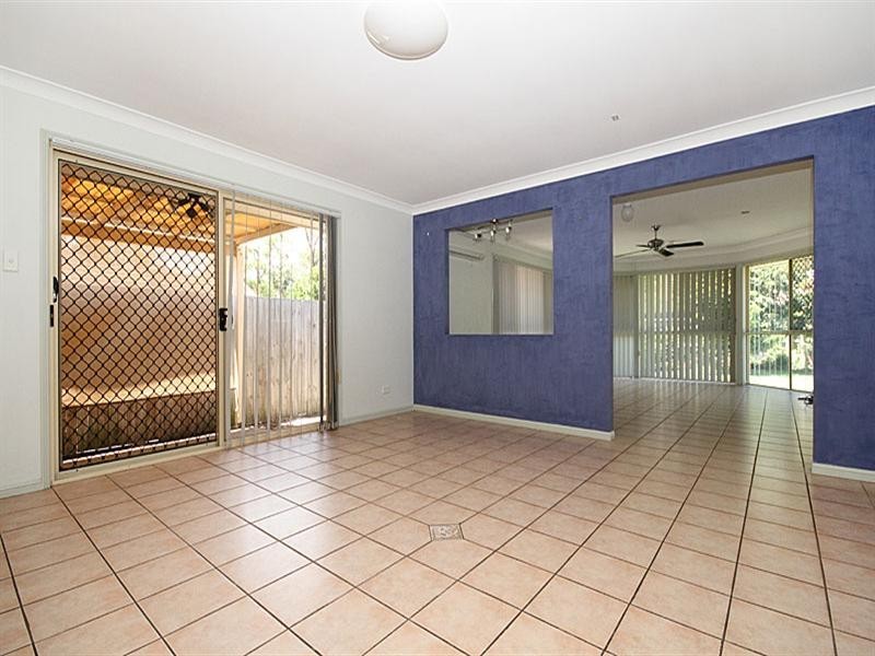 25 SAMFORD Place, Forest Lake QLD 4078