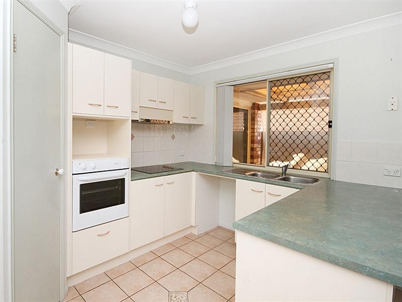 25 SAMFORD Place, Forest Lake QLD 4078