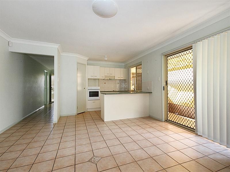 25 SAMFORD Place, Forest Lake QLD 4078