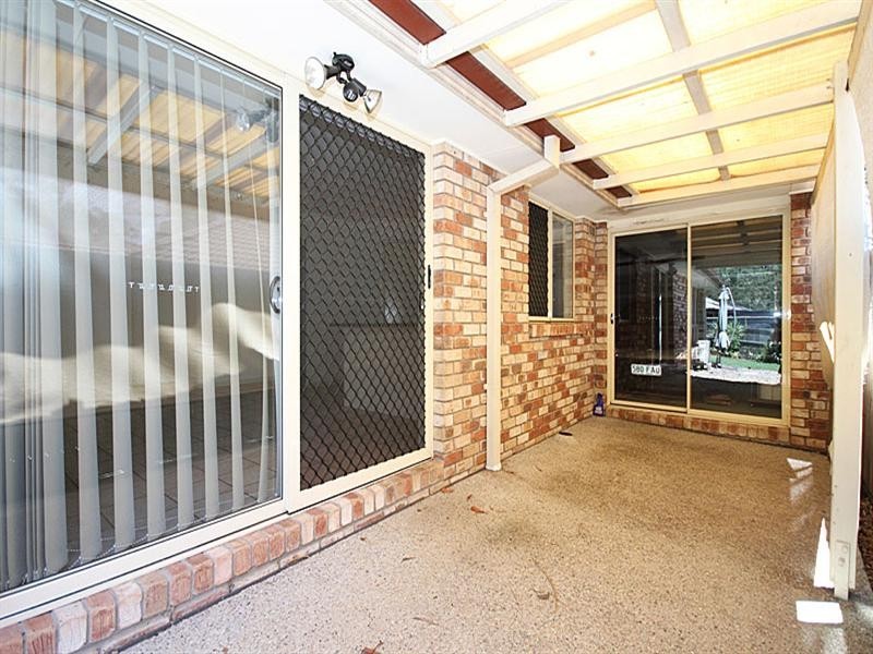 25 SAMFORD Place, Forest Lake QLD 4078