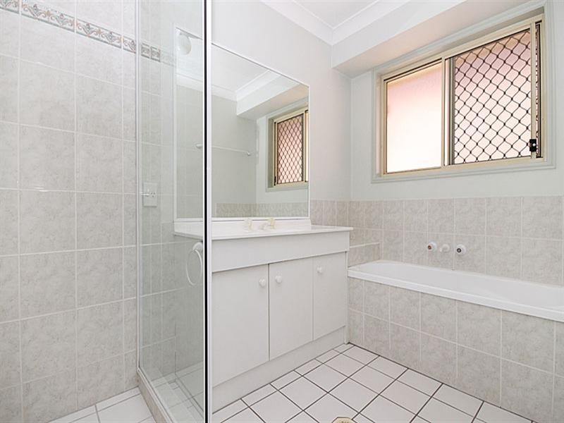 25 SAMFORD Place, Forest Lake QLD 4078