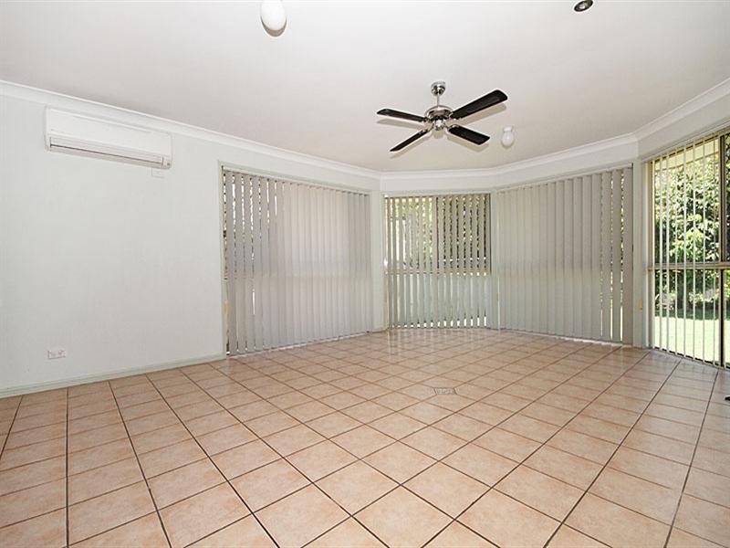 25 SAMFORD Place, Forest Lake QLD 4078