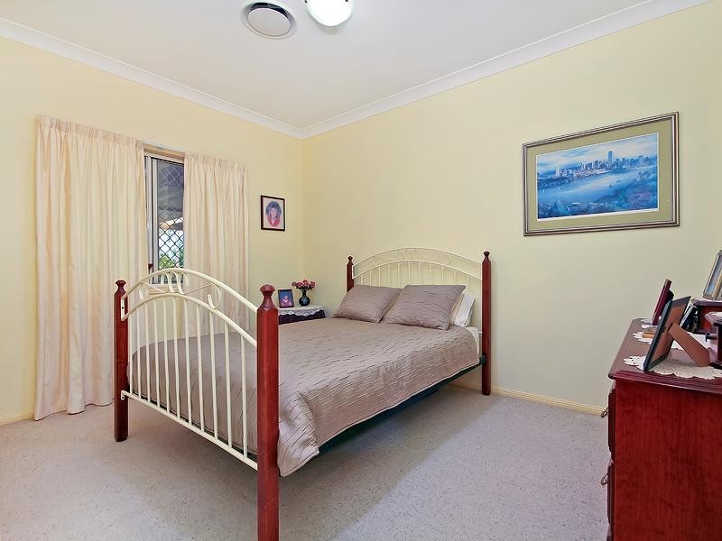 13 Cheltenham Place, Forest Lake QLD 4078