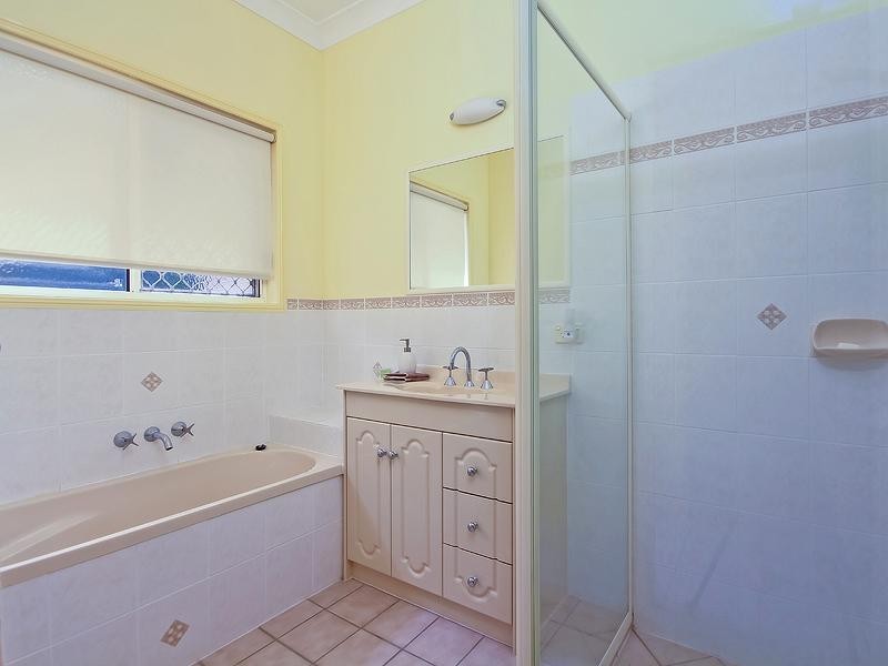 13 Cheltenham Place, Forest Lake QLD 4078