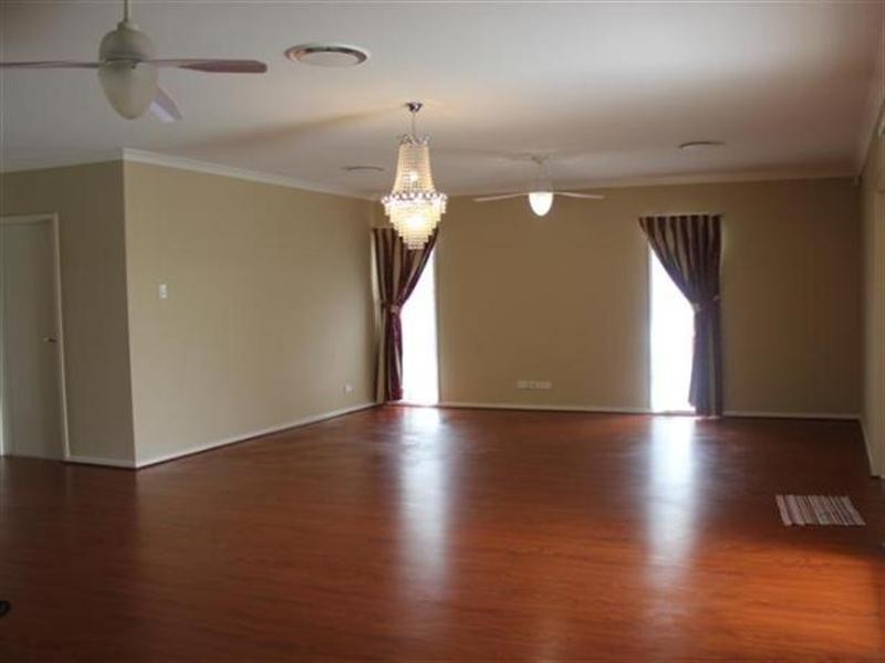 10 Gardenia Circuit, Heathwood QLD 4110