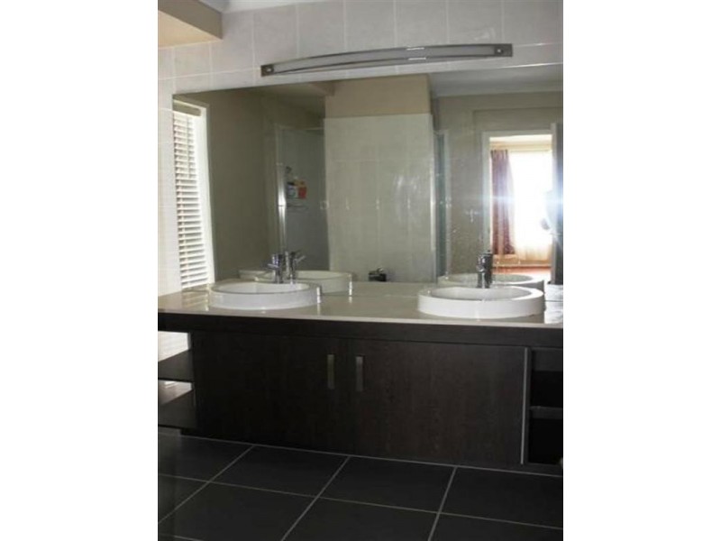 10 Gardenia Circuit, Heathwood QLD 4110