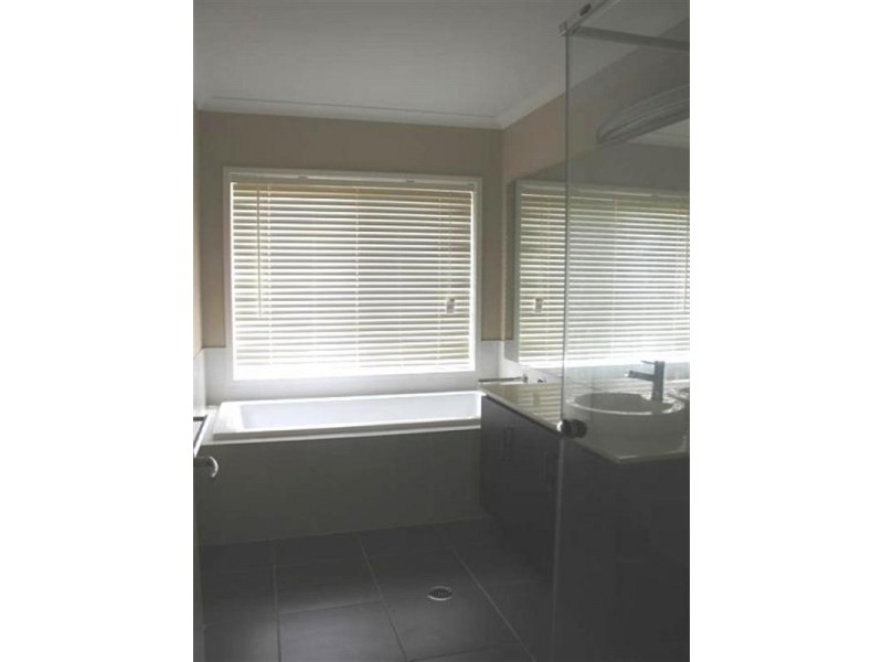 10 Gardenia Circuit, Heathwood QLD 4110