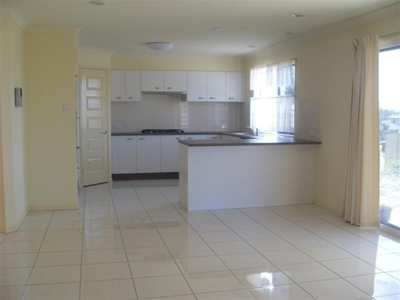 26 Sandalwood Street, Heathwood QLD 4110