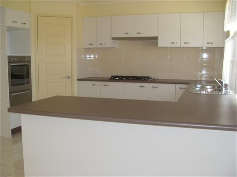 26 Sandalwood Street, Heathwood QLD 4110