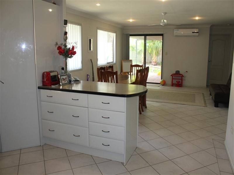 9 Hyde Place, Forest Lake QLD 4078