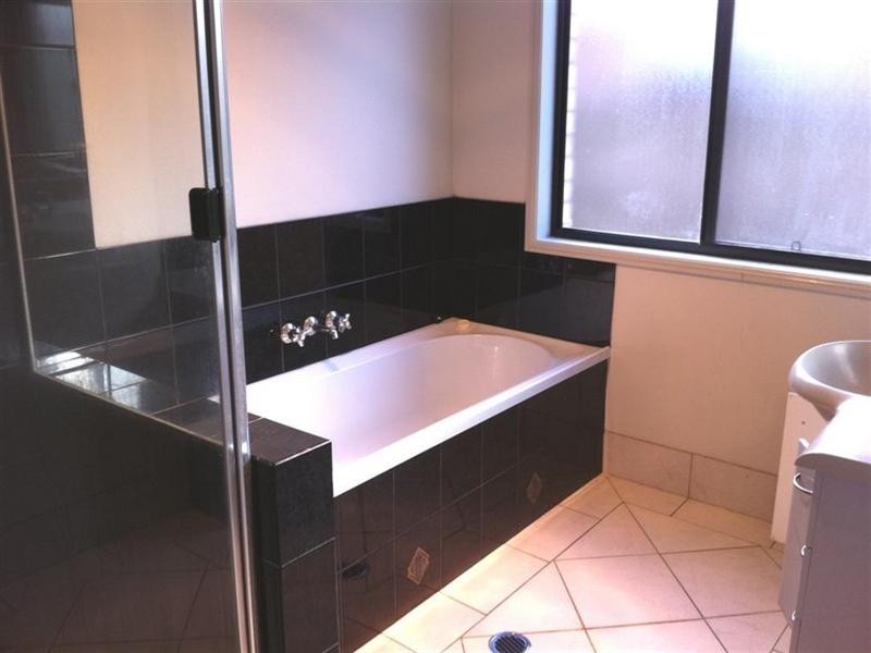 9 Hyde Place, Forest Lake QLD 4078