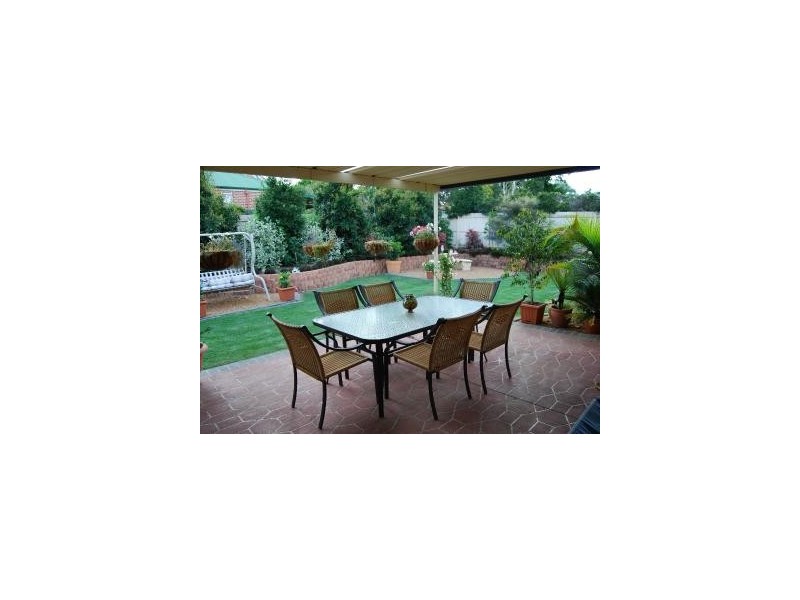 4 CARNEGIE Close, Forest Lake QLD 4078