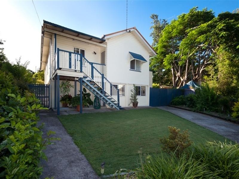 15 Lassie Street, Oxley QLD 4075