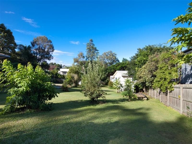 15 Lassie Street, Oxley QLD 4075