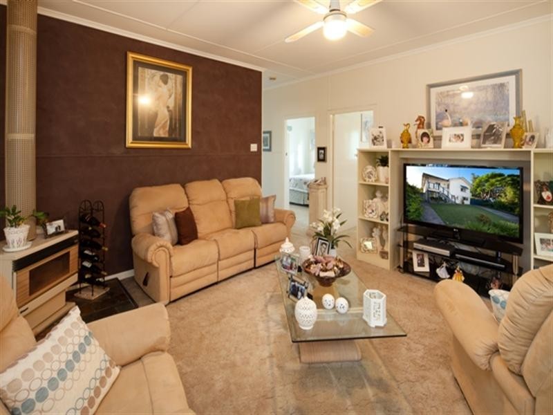 15 Lassie Street, Oxley QLD 4075