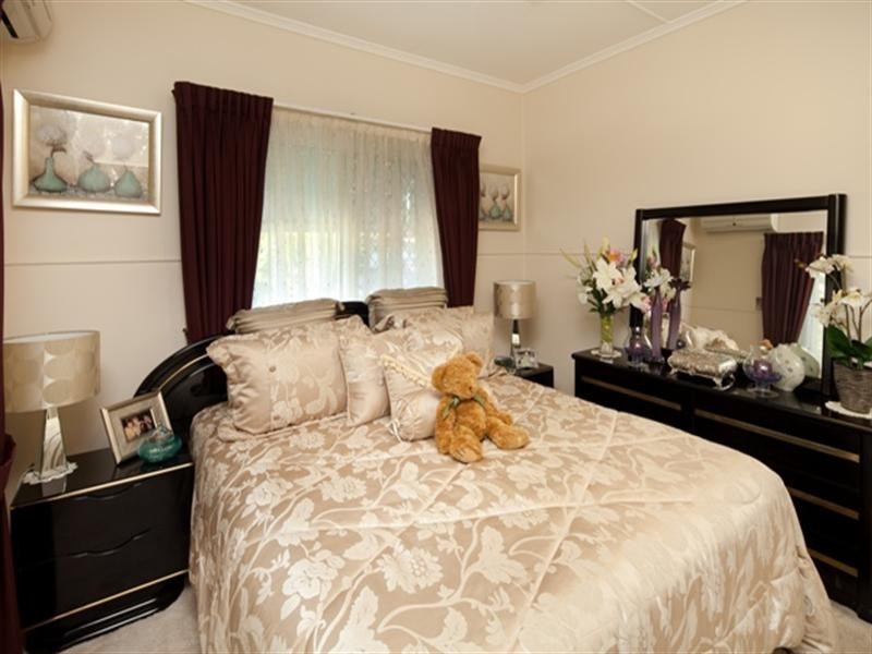 15 Lassie Street, Oxley QLD 4075