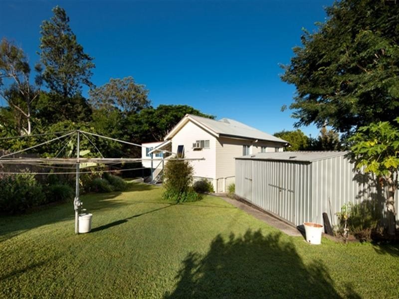 15 Lassie Street, Oxley QLD 4075