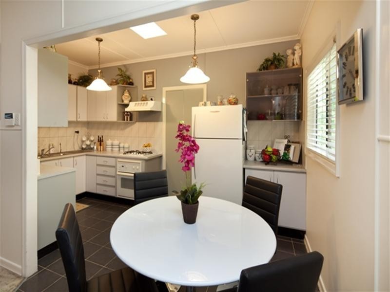 15 Lassie Street, Oxley QLD 4075