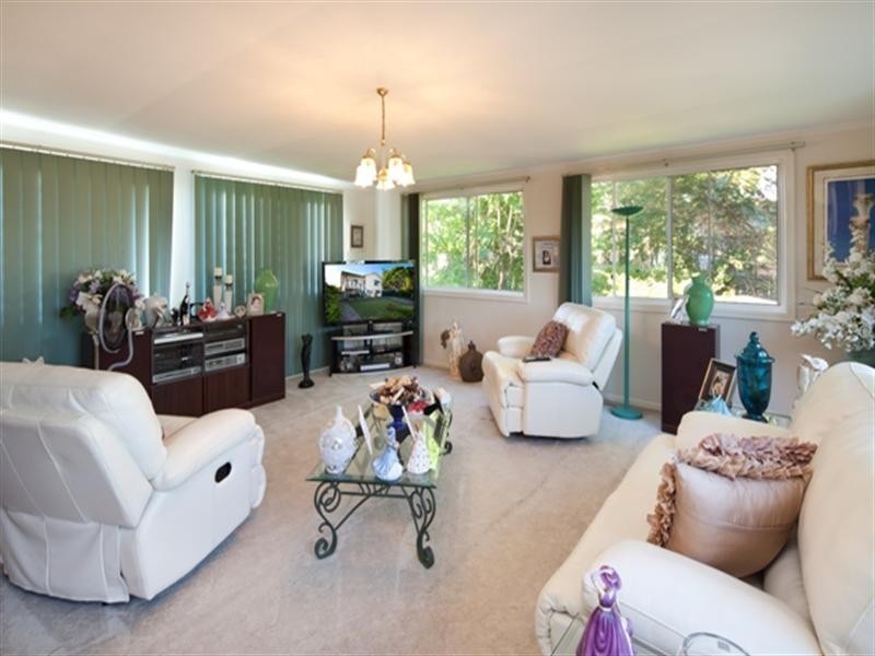 15 Lassie Street, Oxley QLD 4075