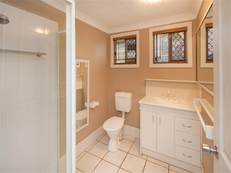 15 Lassie Street, Oxley QLD 4075