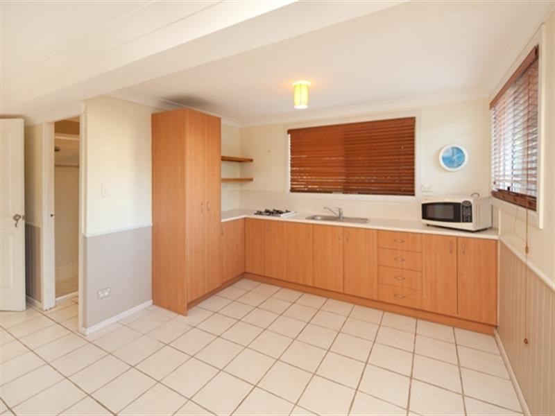 15 Lassie Street, Oxley QLD 4075