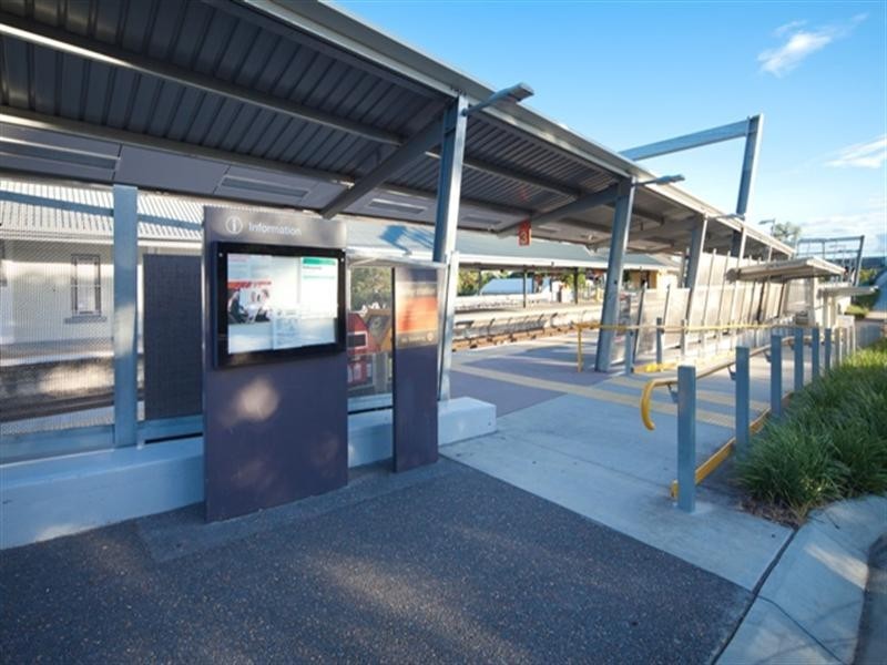 15 Lassie Street, Oxley QLD 4075