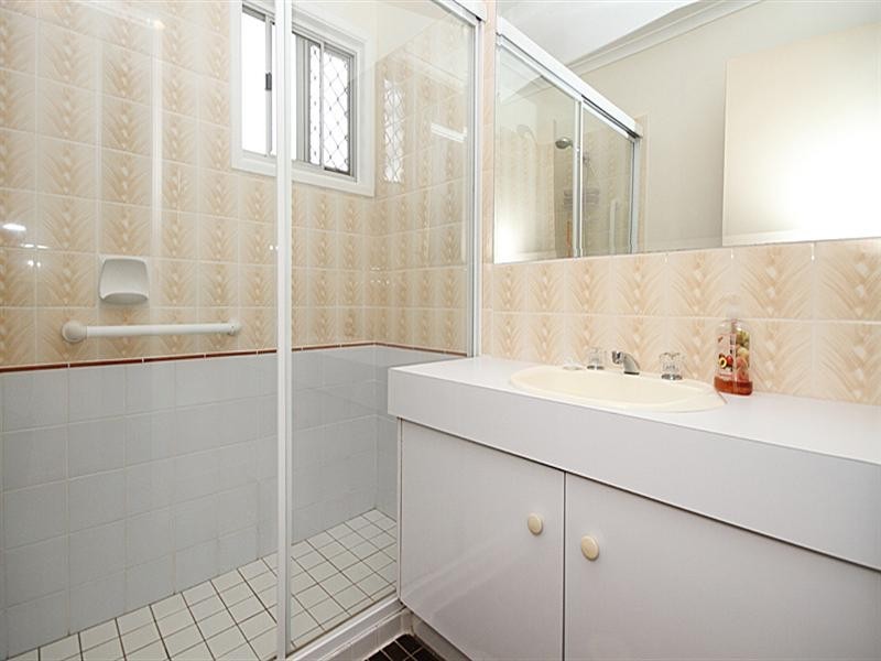 8 STRATHALLEN Drive, Boronia Heights QLD 4124