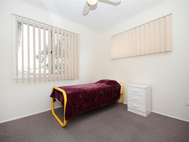 8 STRATHALLEN Drive, Boronia Heights QLD 4124