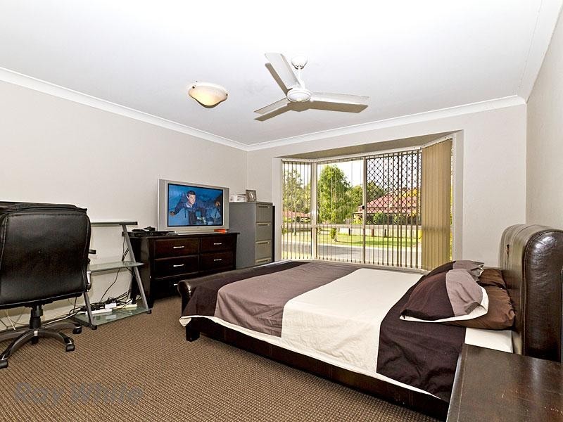 3 Goldeneye Place, Forest Lake QLD 4078