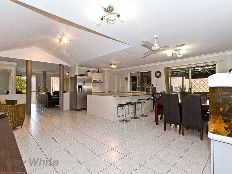 3 Goldeneye Place, Forest Lake QLD 4078