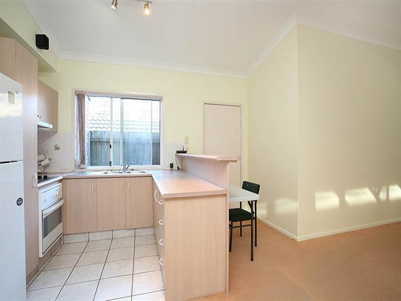 16 Tenterfield Place, Forest Lake QLD 4078