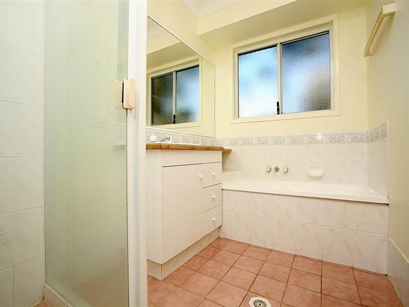 16 Tenterfield Place, Forest Lake QLD 4078