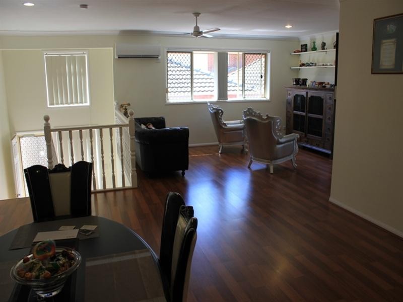 3/10 MAWSON Place, Forest Lake QLD 4078