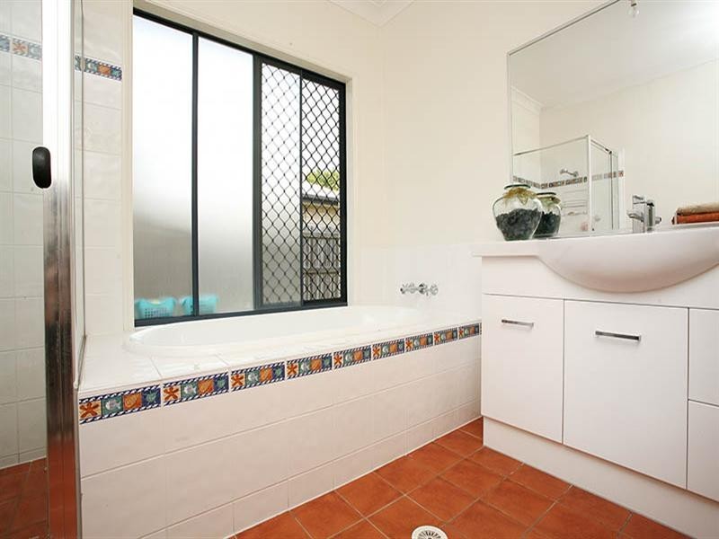 20 St Andrews Avenue, Forest Lake QLD 4078