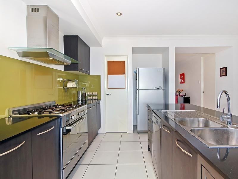 6 Damson Street, Heathwood QLD 4110