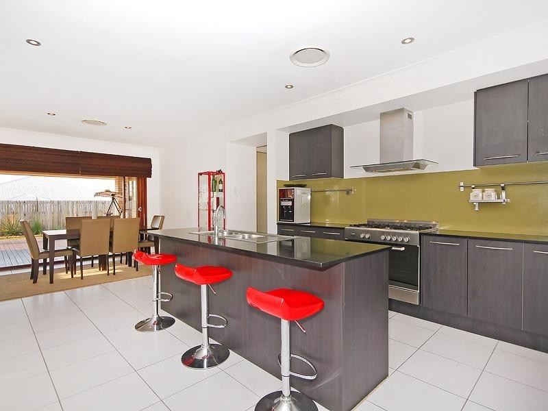 6 Damson Street, Heathwood QLD 4110